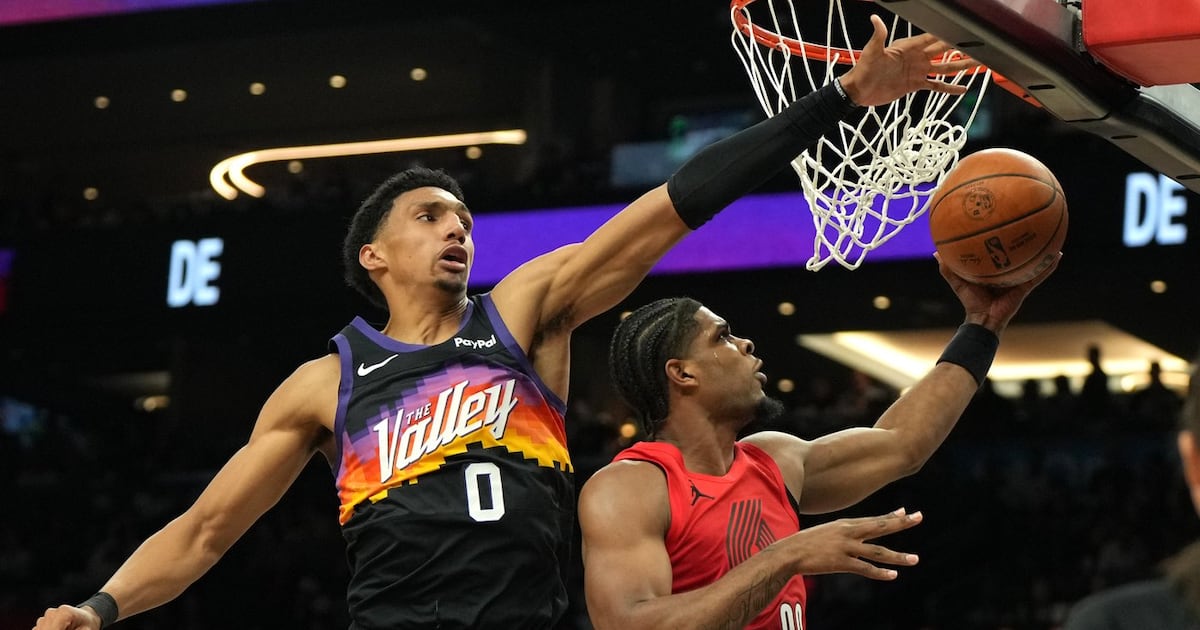 Clingan scores 23 points to lead Trail Blazers past short-handed Suns