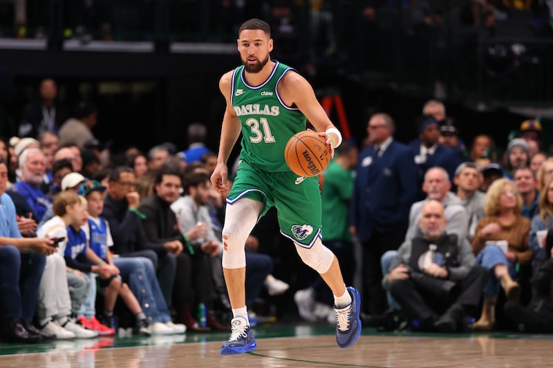 DALLAS, TEXAS - JANUARY 24: Klay Thompson #31 of the Dallas Mavericks controls the ball during the second half against the Los Angeles Lakers at American Airlines Center on January 24, 2026 in Dallas, Texas. NOTE TO USER: User expressly acknowledges and agrees that, by downloading and or using this photograph, user is consenting to the terms and conditions of the Getty Images License Agreement. (Photo by Sam Hodde/Getty Images)