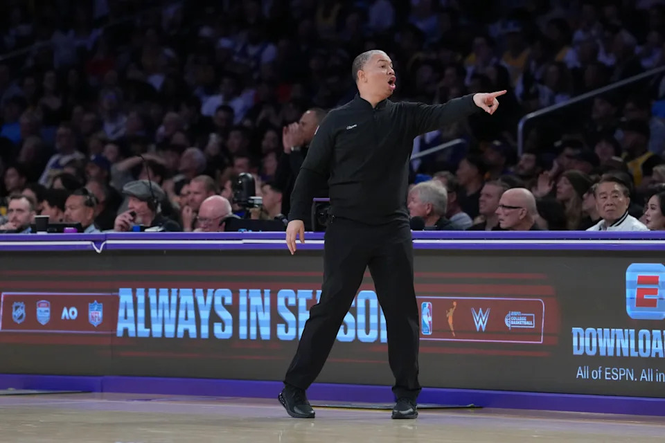 LA Clippers head coach Tyronn Lue against the Los Angeles Lakers at Crypto.com Arena.© Kirby Lee-Imagn Images