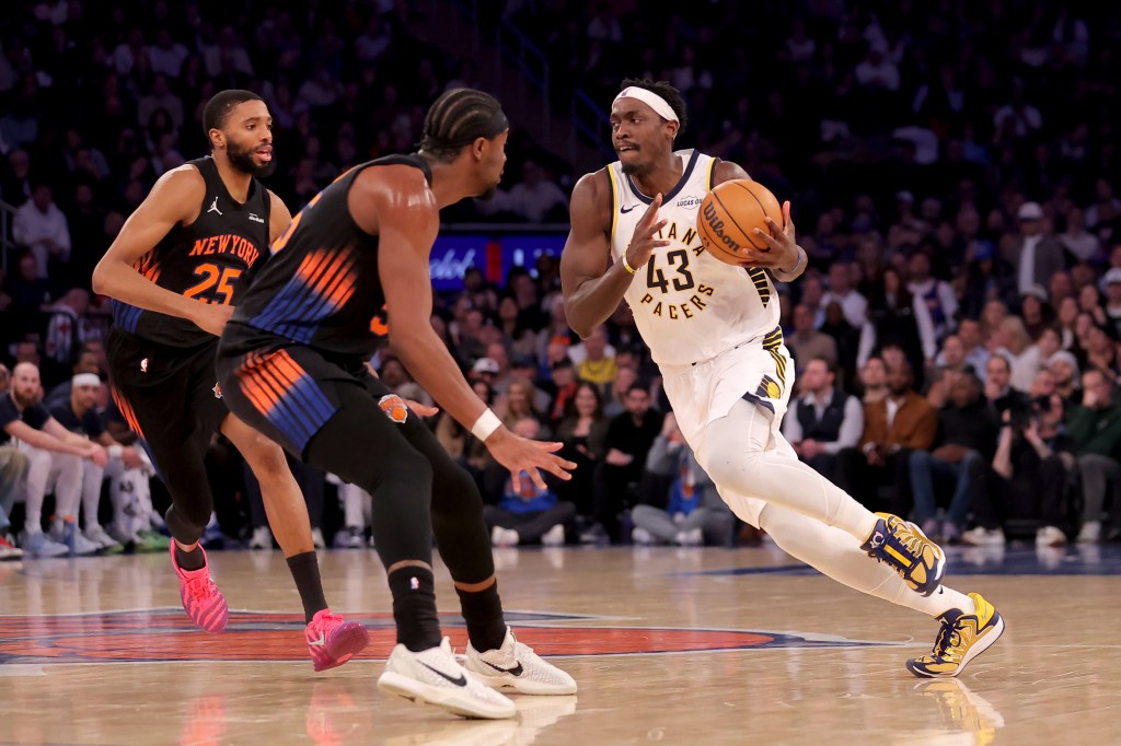 Indiana Pacers forward Pascal Siakam dribbles the ball against New York Knicks guard Mikal Bridges and center Ariel Hukporti.