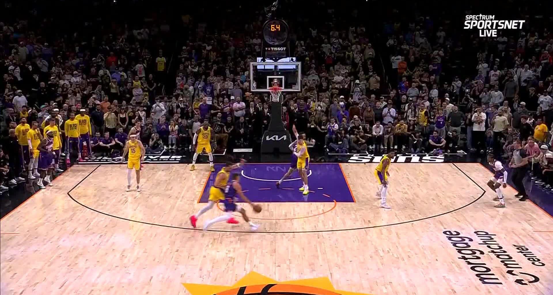 Royce O'Neale hits last-second 3 to lift short-handed Suns over Lakers, 113-110