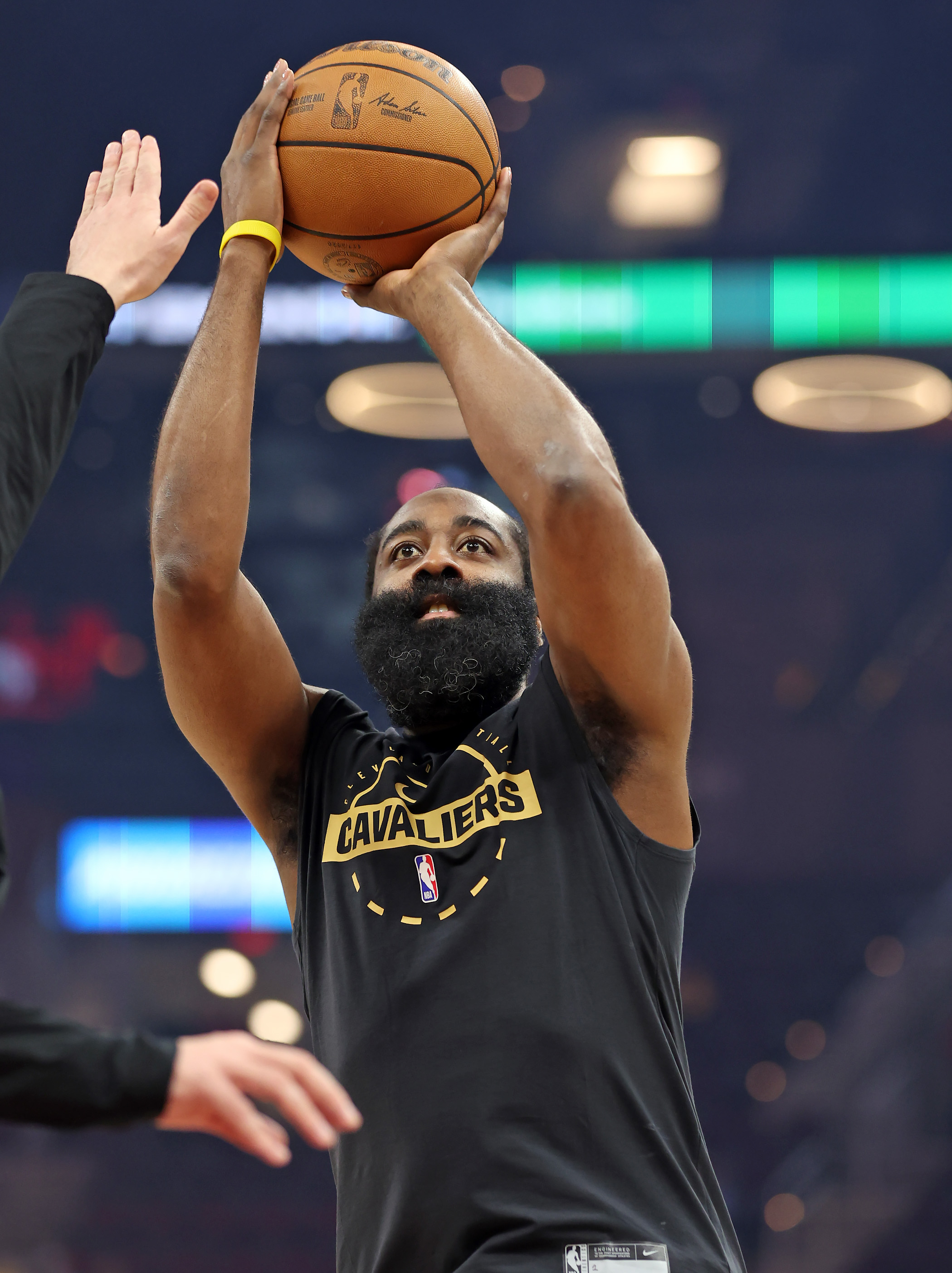Cleveland Cavaliers guard James Harden warms up before the game against the Washington Wizards. 