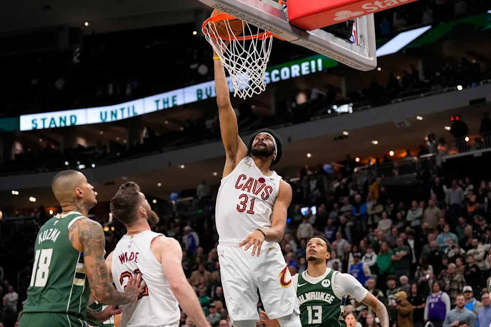 Cleveland Cavaliers center Jarrett Allen (31) scores at the rim against the Milwaukee Bucks on Feb. 25, 2026, in Milwaukee, Wisconsin.