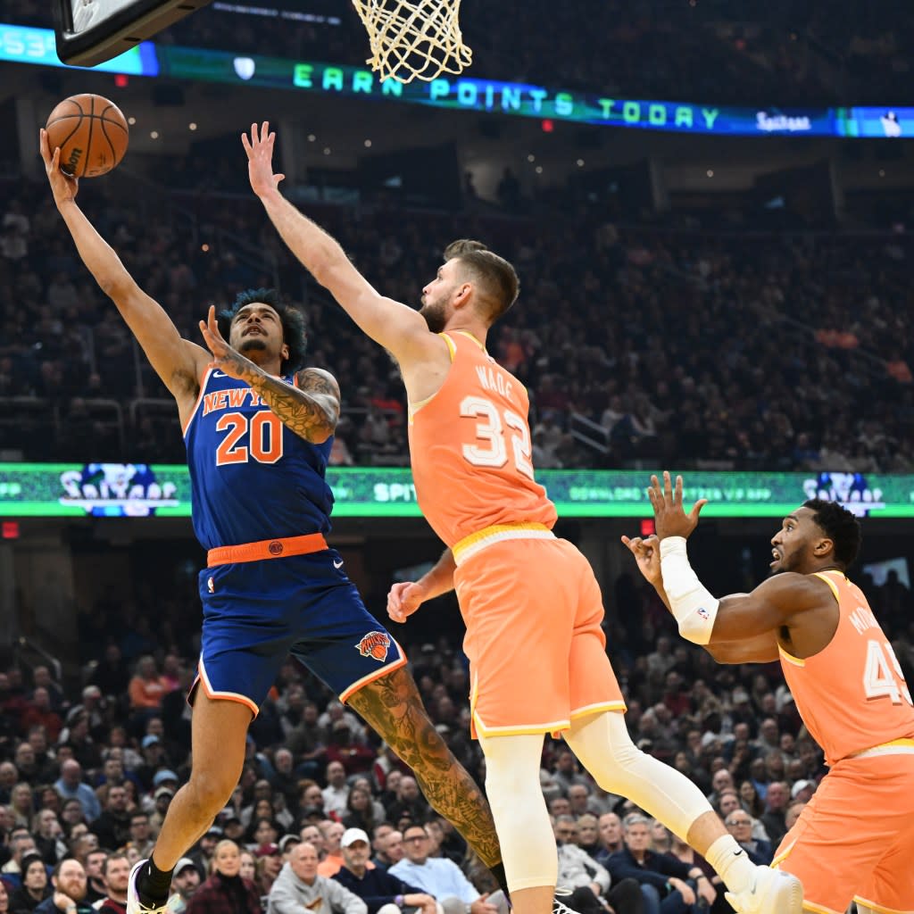 Jeremy Sochan rises up for a layup attempt during the Knick’ road loss to the Cavaliers. NBAE via Getty Images