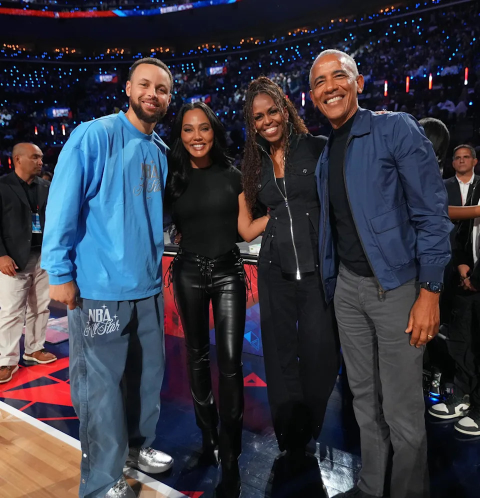 Steph and Ayesha Curry joined Barack and Michelle Obama for a friendly courtside photo during the NBA All-Star festivities.