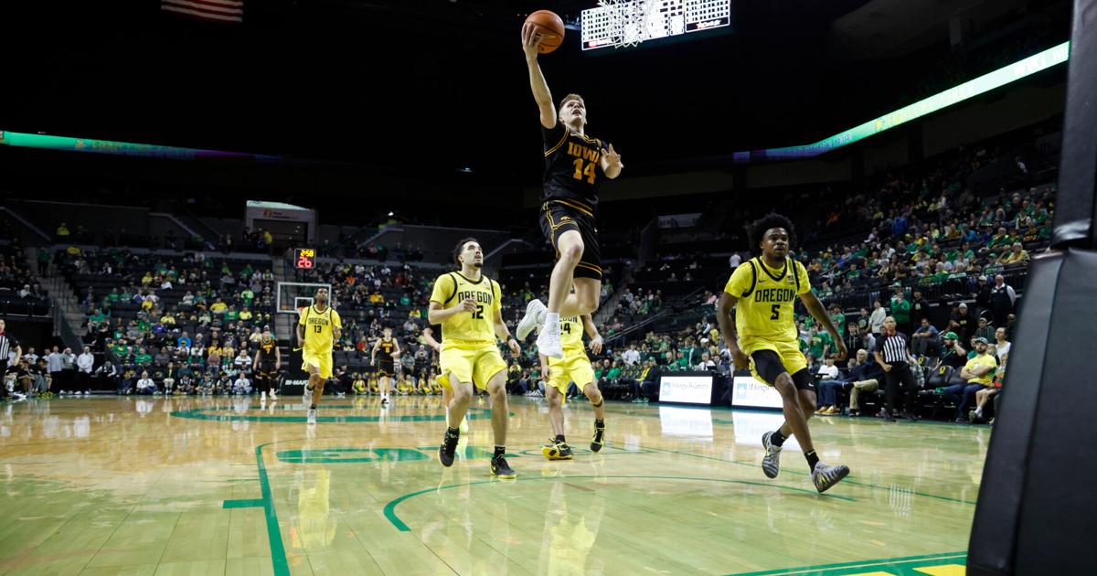 Stirtz scores career-high 32, Iowa beats Oregon 84-66 to extends Ducks' skid to 8 games | Basketball