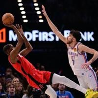 Castle's monster night fuels Spurs, Rockets rally to beat Thunder | National