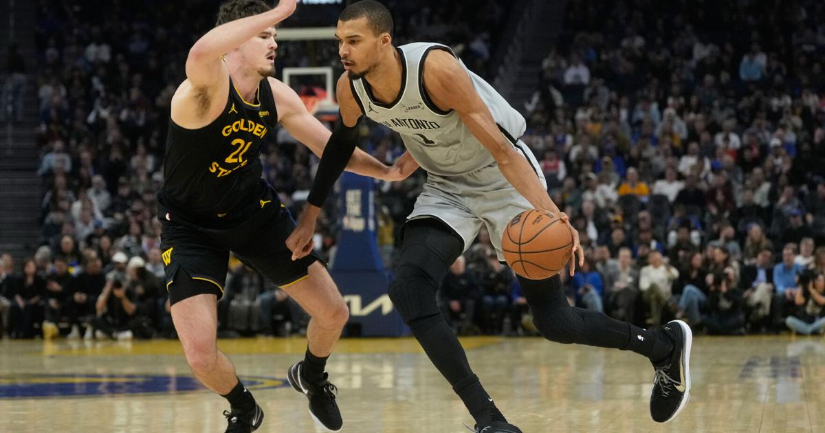 Fox and Wembanyama lead the Spurs past the Warriors 126-113 for their 6th straight win | National Sports