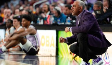 Kansas State coach Jerome Tang erupts after 29-point loss as fans wear paper bags | Basketball