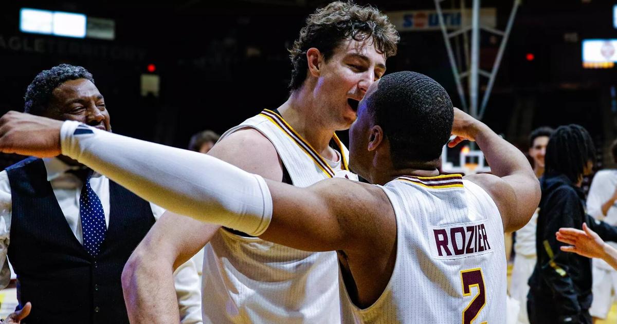 Men’s basketball win streak ends