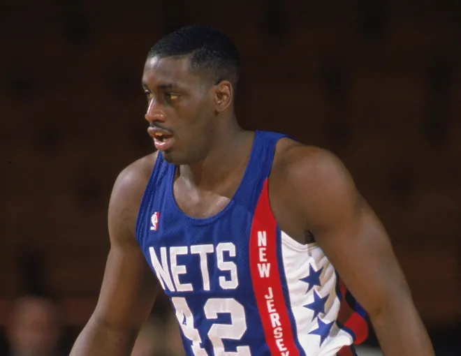 LOS ANGELES - 1990: Anthony Mason #42 of the New Jersey Nets walks on the court during the NBA game against the Los Angeles Lakers at the Great Western Forum in Los Angeles, California in 1990. NOTE TO USER: User expressly acknowledges and agrees that, by downloading and/or using this Photograph, User is consenting to the terms and conditions of the Getty Images License Agreement. Mandatory copyright notice : Copyright 1990 NBAE. (Photo by Tim Defrisco /Getty Images)