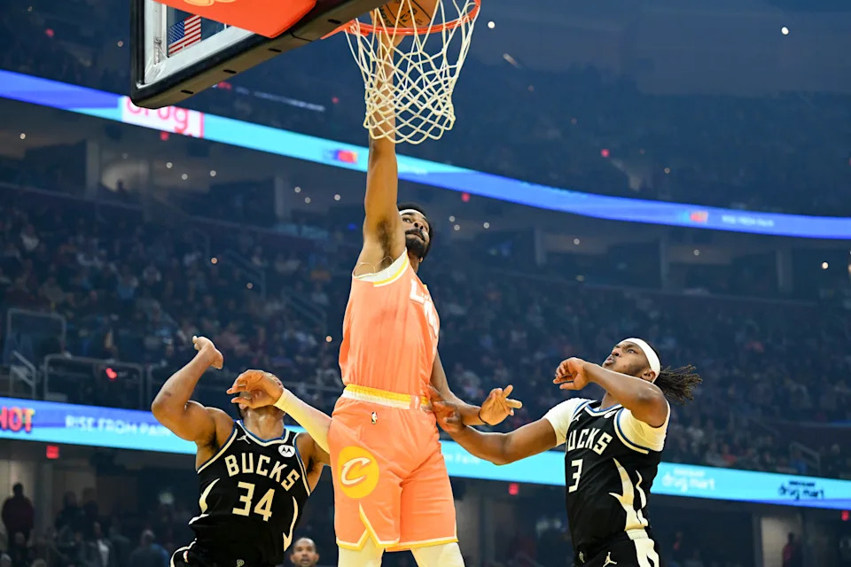 CLEVELAND, OHIO - NOVEMBER 17: Jarrett Allen #31 of the Cleveland Cavaliers dunks against Giannis Antetokounmpo #34 and Myles Turner #3 of the Milwaukee Bucks during the first half at Rocket Arena on November 17, 2025 in Cleveland, Ohio. NOTE TO USER: User expressly acknowledges and agrees that, by downloading and or using this photograph, User is consenting to the terms and conditions of the Getty Images License Agreement. (Photo by Nick Cammett/Getty Images) | Getty Images