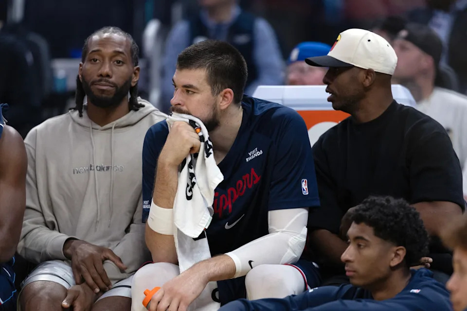 Chris Paul interacts with Kawhi Leonard and others during LA Clippers gameD. Ross Cameron-Imagn Images