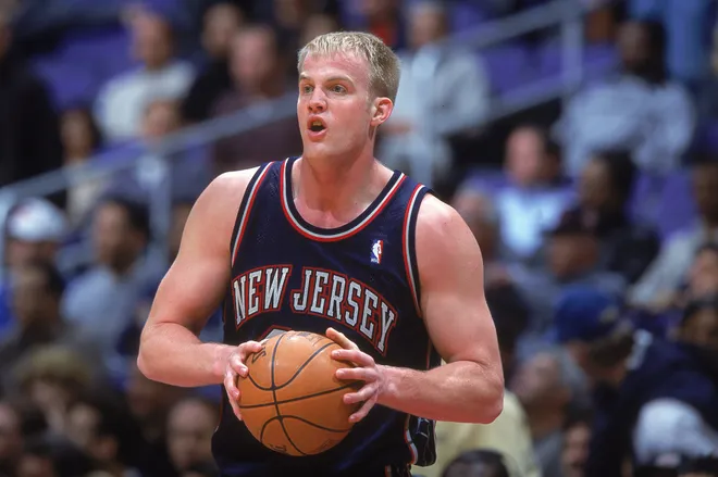 20 Nov 2000: Evan Eschmeyer #42 of the New Jersey Nets looks to pass the ball during the game against the Los Angeles Clippers at the STAPLES Center in Los Angeles, California. The Nets defeated the Clippers 86-85. NOTE TO USER: It is expressly understood that the only rights Allsport are offering to license in this Photograph are one-time, nonexclusive editorial rights. No advertising or commercial uses of any kind may be made of Allsport photos. User acknowledges that it is aware that Allsport is an editorial sports agency and that NO RELEASES OF ANY TYPE ARE OBTAINED from the subjects contained in the photographs.Mandatory Credit: Robert Laberge /Allsport