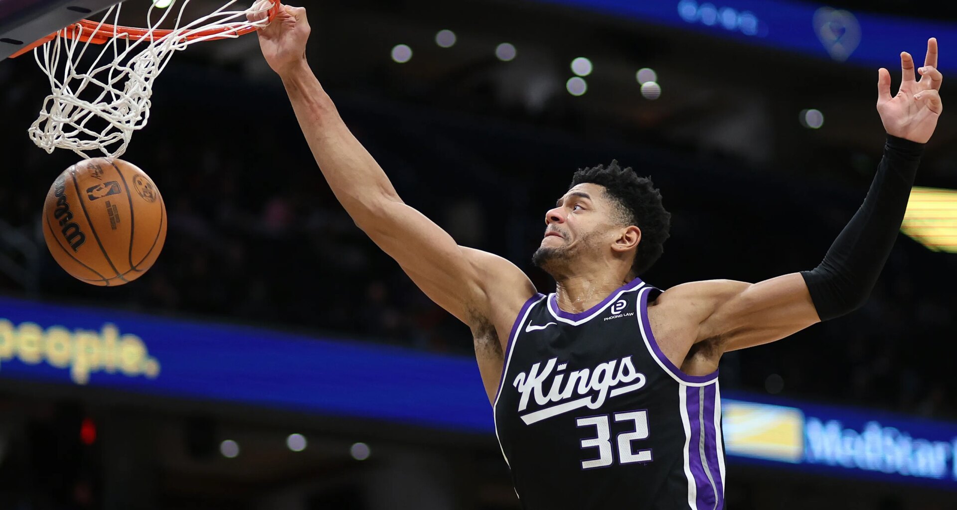 Undrafted Dylan Cardwell inks 4-year standard contract