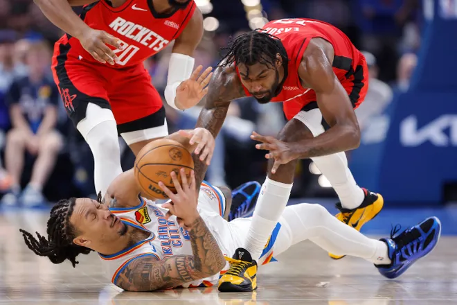 Feb 7, 2026; Oklahoma City, Oklahoma, USA; Oklahoma City Thunder forward Jaylin Williams (6) and Houston Rockets forward Tari Eason (17) fight for a loose ball during the second half at Paycom Center. Mandatory Credit: Alonzo Adams-Imagn Images