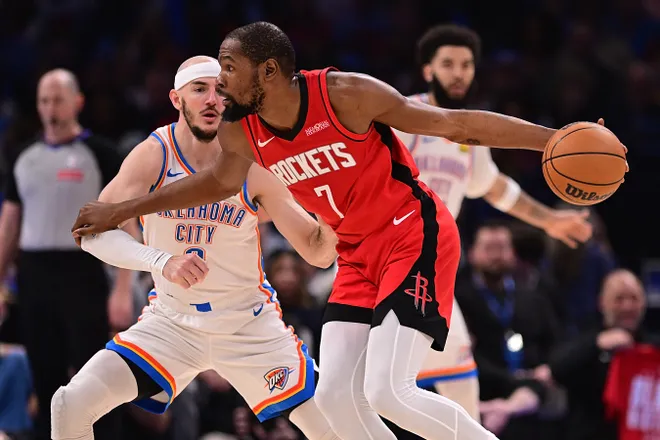 OKLAHOMA CITY, OKLAHOMA - FEBRUARY 7: Kevin Durant #7 of the Houston Rockets handles the ball as he is defended by Alex Caruso #9 of the Oklahoma City Thunder during the second half at Paycom Center on February 7, 2026 in Oklahoma City, Oklahoma. NOTE TO USER: User expressly acknowledges and agrees that, by downloading and or using this photograph, User is consenting to the terms and conditions of the Getty Images License Agreement. (Photo by Joshua Gateley/Getty Images)
