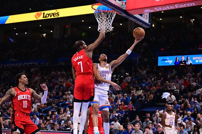 OKLAHOMA CITY, OKLAHOMA - FEBRUARY 7: Aaron Wiggins #21 of the Oklahoma City Thunder attempts a shot in front of Kevin Durant #7 of the Houston Rockets during the second half at Paycom Center on February 7, 2026 in Oklahoma City, Oklahoma. NOTE TO USER: User expressly acknowledges and agrees that, by downloading and or using this photograph, User is consenting to the terms and conditions of the Getty Images License Agreement. (Photo by Joshua Gateley/Getty Images)