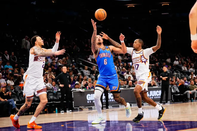 Feb 11, 2026; Phoenix, Arizona, USA; Oklahoma City Thunder forward Jaylin Williams (6) attempts to grab the ball between Phoenix Suns guard/forward Amir Coffey (2) and Phoenix Suns guard Jamaree Bouyea (17) during the second half of the game at Mortgage Matchup Center. Mandatory Credit: Arianna Grainey-Imagn Images