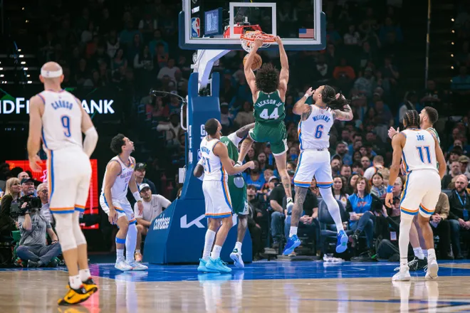 OKLAHOMA CITY, OKLAHOMA - FEBRUARY 12: Andre Jackson Jr. #44 of the Milwaukee Bucks dunks during the first half against the Oklahoma City Thunder at Paycom Center on February 12, 2026 in Oklahoma City, Oklahoma. NOTE TO USER: User expressly acknowledges and agrees that, by downloading and or using this photograph, User is consenting to the terms and conditions of the Getty Images License Agreement. (Photo by William Purnell/Getty Images)