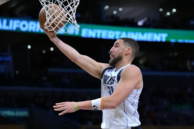 Feb 12, 2026; Los Angeles, California, USA; Dallas Mavericks guard Klay Thompson (31) drives for a basket in the second half against the Los Angeles Lakers at Crypto.com Arena. Mandatory Credit: Jayne Kamin-Oncea-Imagn Images