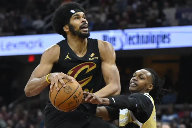 Feb 11, 2026; Cleveland, Ohio, USA; Cleveland Cavaliers center Jarrett Allen (31) drives to the basket beside Washington Wizards guard Bub Carrington (7) in the third quarter at Rocket Arena.