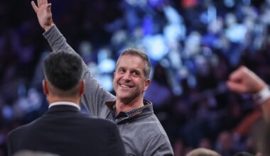 Giants' John Harbaugh receives loud ovation at Knicks game
