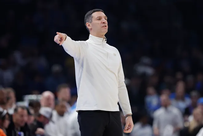 Feb 22, 2026; Oklahoma City, Oklahoma, USA; Oklahoma City Thunder Head Coach Mark Daigneault gestures to his team during a play against the Cleveland Cavaliers during the first half at Paycom Center. Mandatory Credit: Alonzo Adams-Imagn Images