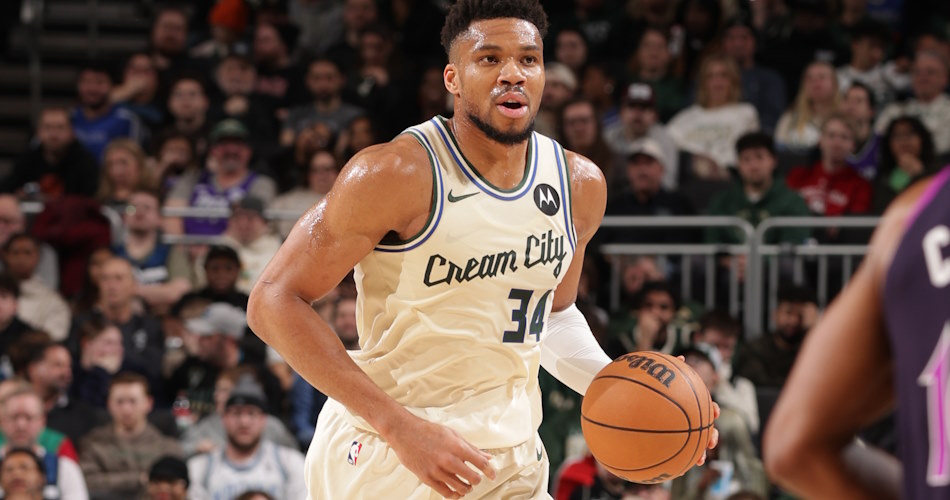 giannis-antetokounmpo-milwaukee-bucks