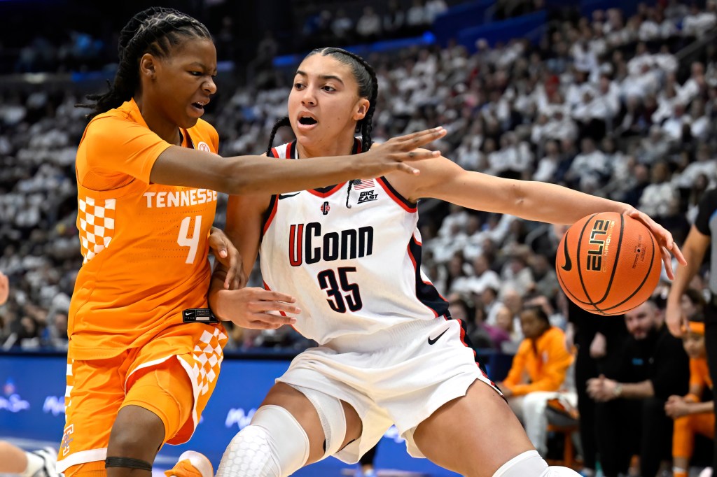 Fudd, Strong lead UConn women in rivalry rout of Tennessee