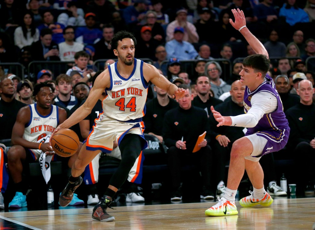 Knicks extend winning streak to 6 with convincing win over Lakers