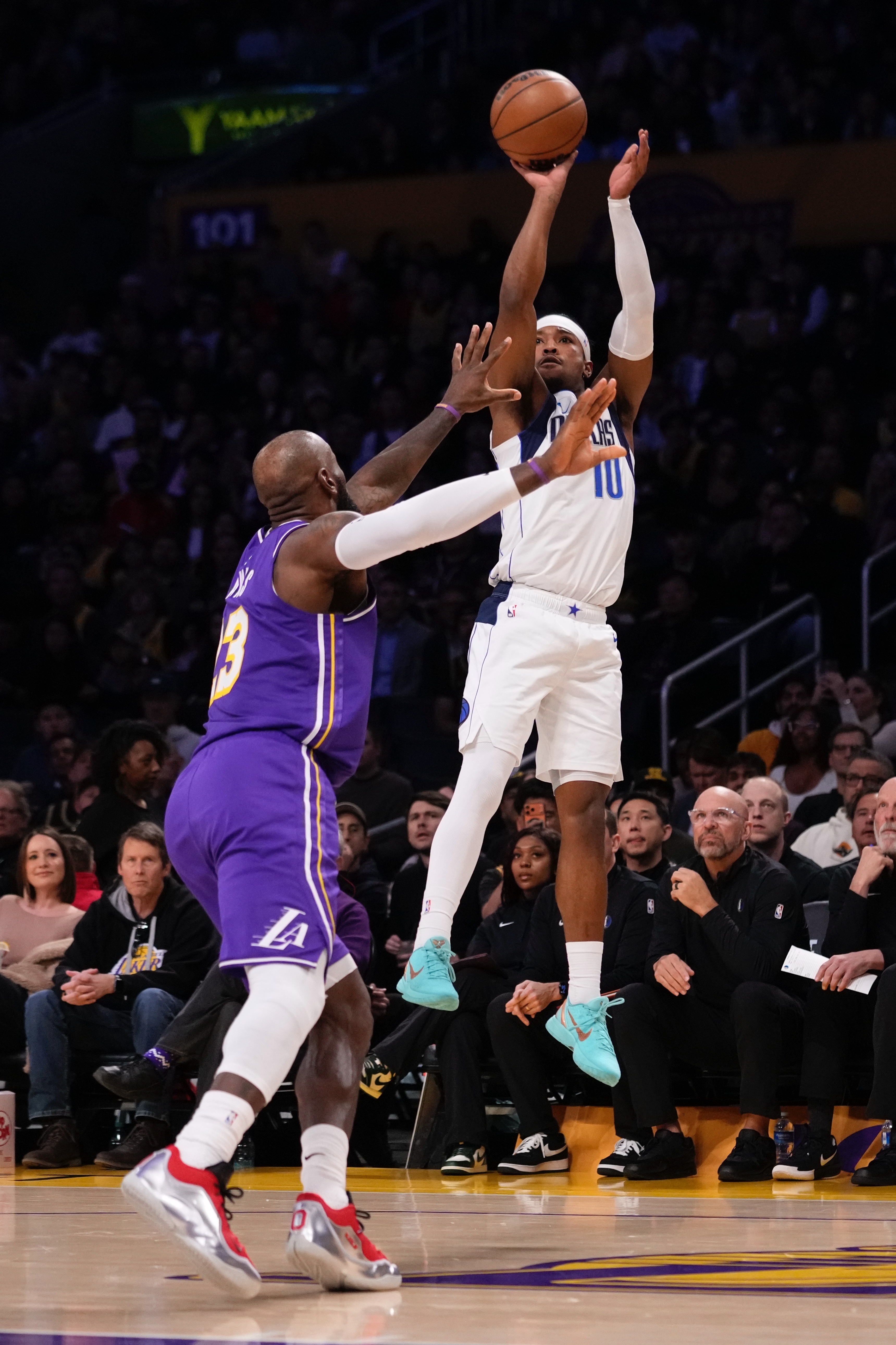 Dallas Mavericks guard Brandon Williams, right, shoots as Lakers forward...