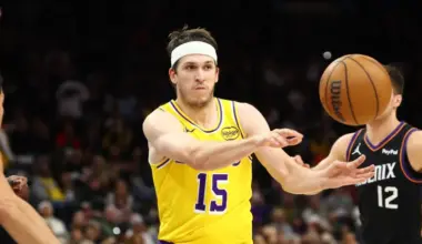 Lakers linked to offseason signing for $60 million 7-foot Knicks center image