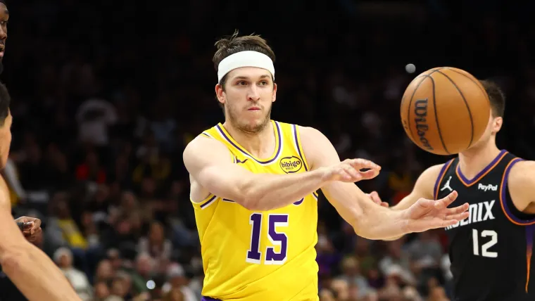 Lakers linked to offseason signing for $60 million 7-foot Knicks center image