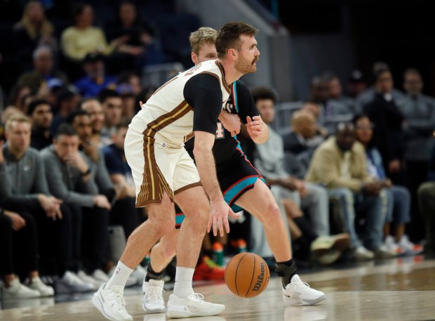 Golden State Warriors' Pat Spencer #61 is guarded by his brother Memphis Grizzlies' Cam Spencer #24 in the third quarter of their NBA game at the Chase Center in San Francisco, Calif., on Monday, Feb. 9, 2026. (Jane Tyska/Bay Area News Group)
