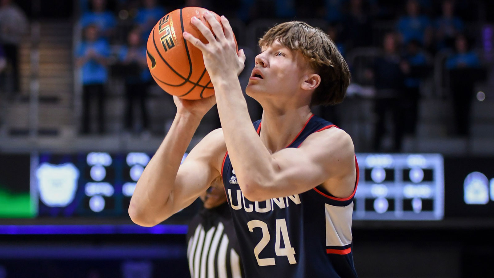 UConn Huskies guard Braylon Mullins (24) shoots the ball against the Butler Bulldogs during the first half at Hinkle Fieldhouse. 