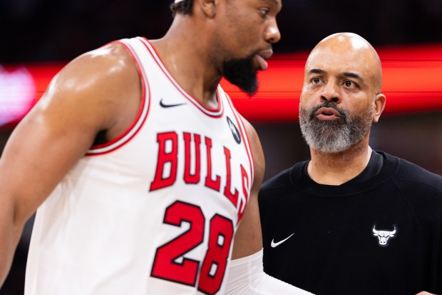 Chicago Bulls forward Guerschon Yabusele (28) listens to Interim Head Coach Wes Unseld in the first half of a game against the Toronto Raptors at the United Center in Chicago on Feb. 19, 2026. (Josh Boland/Chicago Tribune)