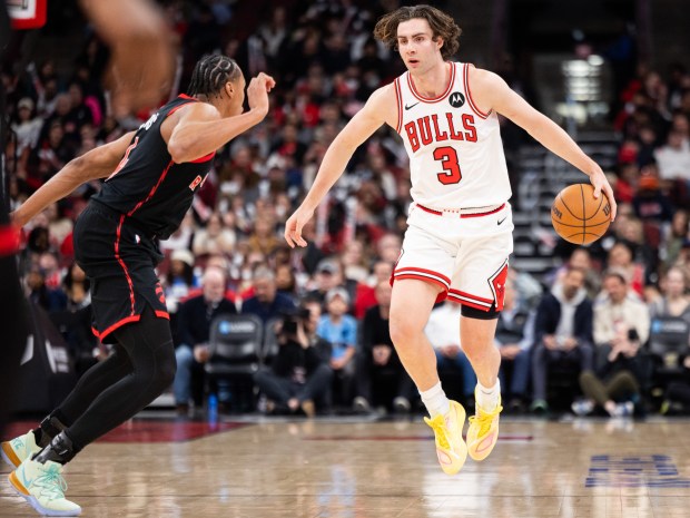 Chicago Bulls guard Josh Giddey (3) carries the ball against Toronto Raptors forward Scottie Barnes in the second half of a game against the Toronto Raptors at the United Center in Chicago on Feb. 19, 2026. (Josh Boland/Chicago Tribune)