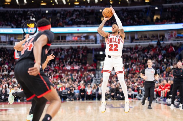 Chicago Bulls guard Anfernee Simons (22) shoots a 3-pointer in the second half of a game against the Toronto Raptors at the United Center in Chicago on Feb. 19, 2026. (Josh Boland/Chicago Tribune)