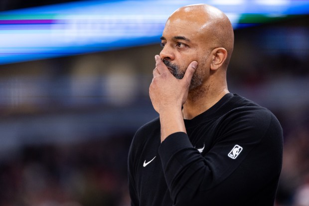 Bulls acting coach Wes Unseld Jr. covers his mouth in the first half of a game against the Raptors on Feb. 19, 2026, at the United Center. (Josh Boland/Chicago Tribune)