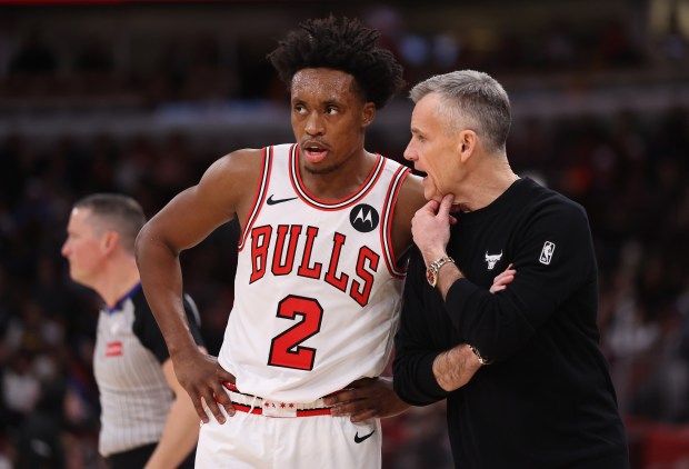 Chicago Bulls guard Collin Sexton (2) and Bulls head coach Billy Donovan talk in the first half of a game against the Denver Nuggets at the United Center in Chicago on Feb. 7, 2026. (Chris Sweda/Chicago Tribune)