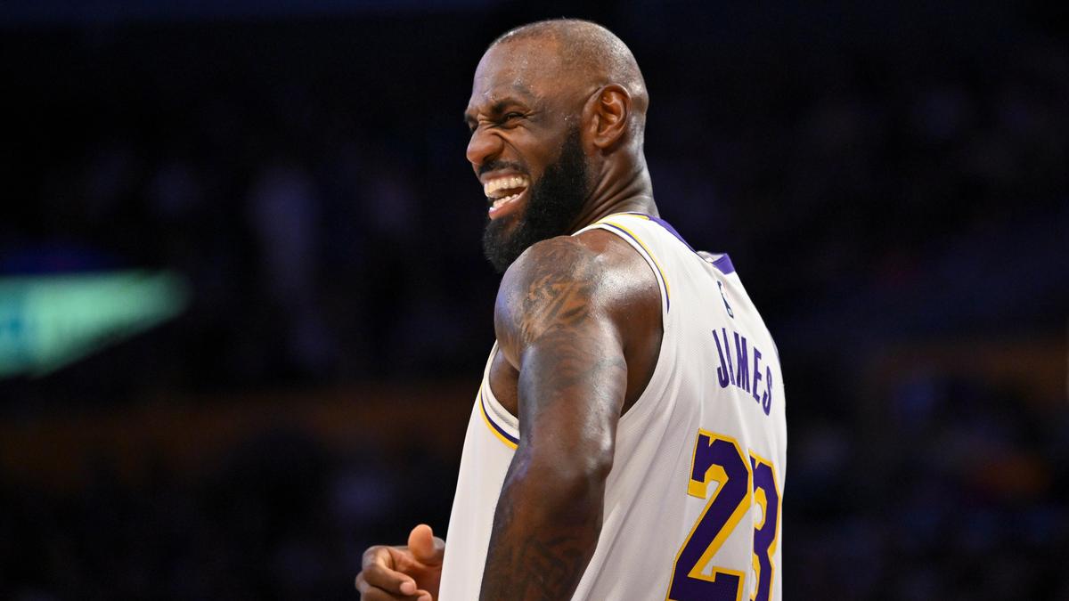 NBA roundup: LeBron James crosses 43,000-point mark but Lakers lose; Mavericks beat Pacers