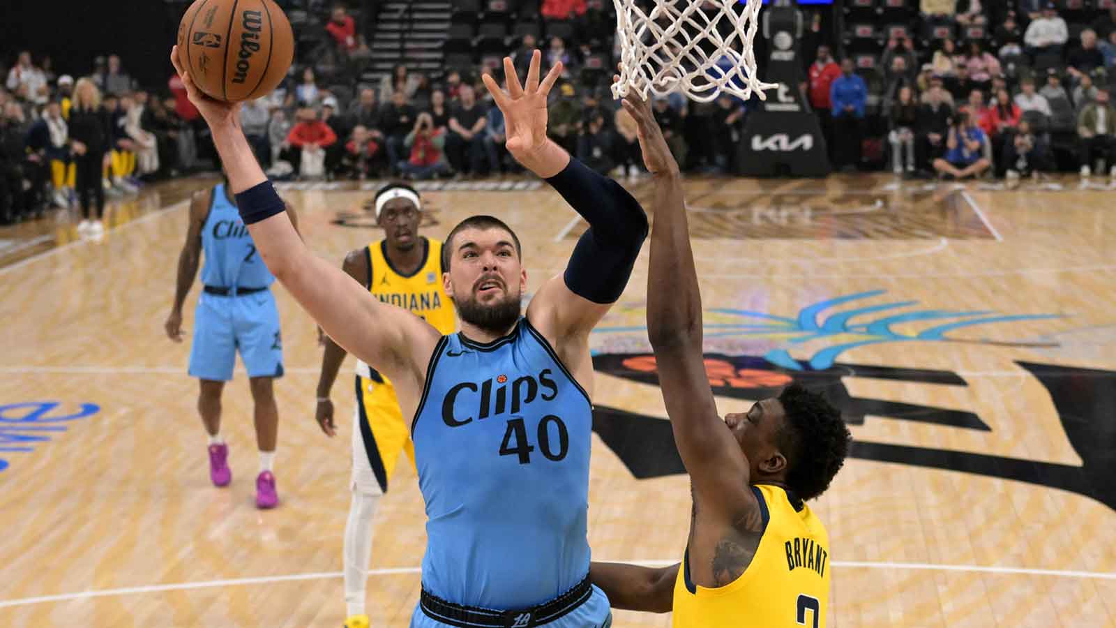 Pacers forward Pascal Siakam (43) drives past Los Angeles Clippers center Ivica Zubac (40) and and guard Norman Powell (24) in the second half at Intuit Dome