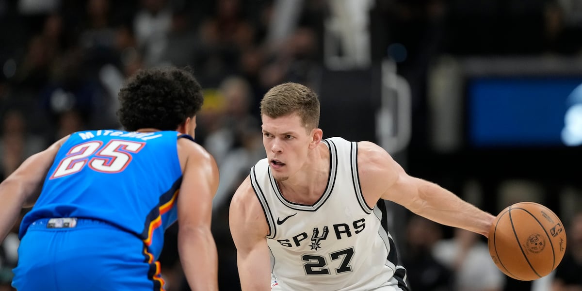 Cavaliers sign Riley Minix to two-way contract