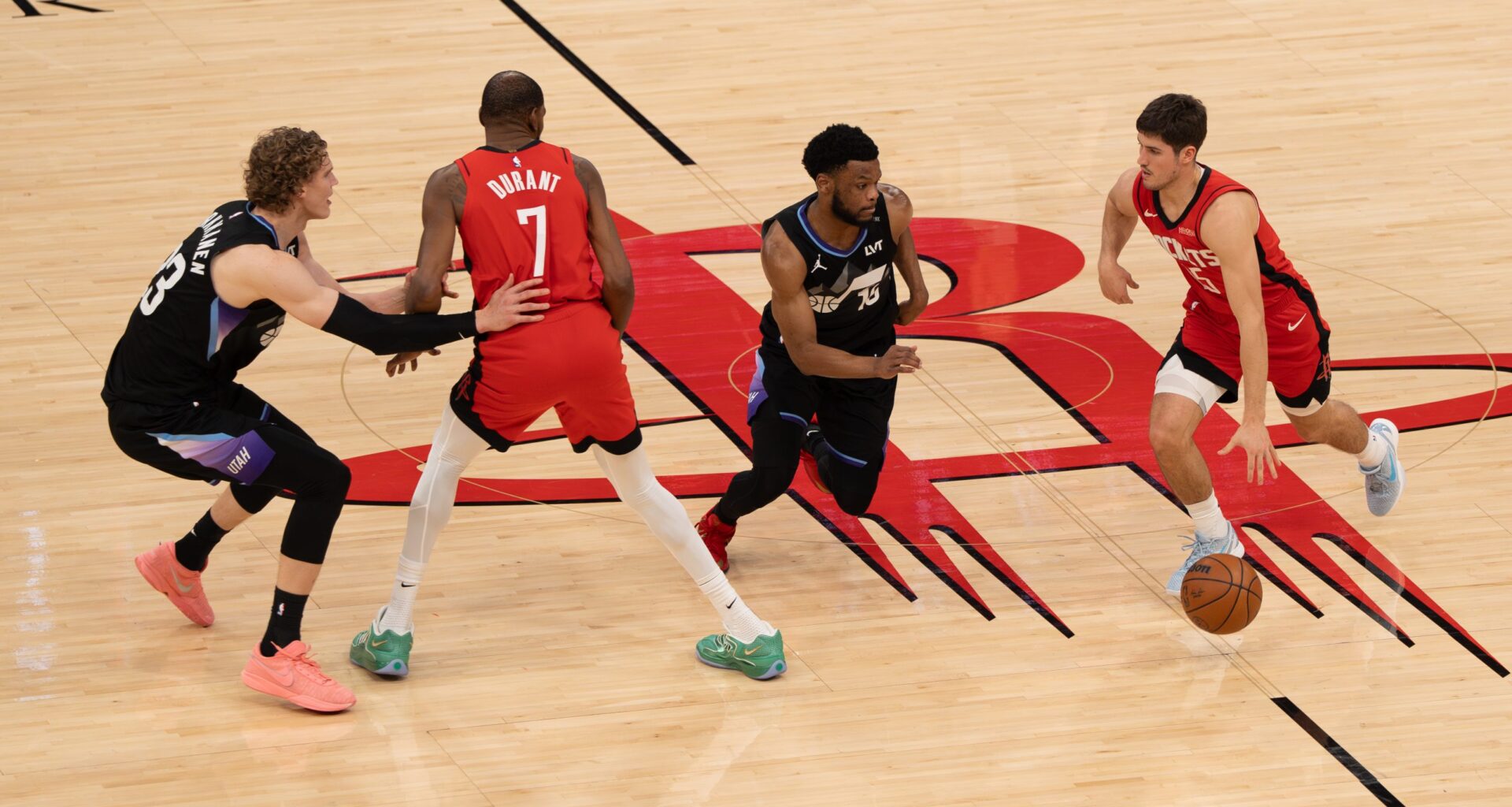 Rockets take down Jazz 125 - 105