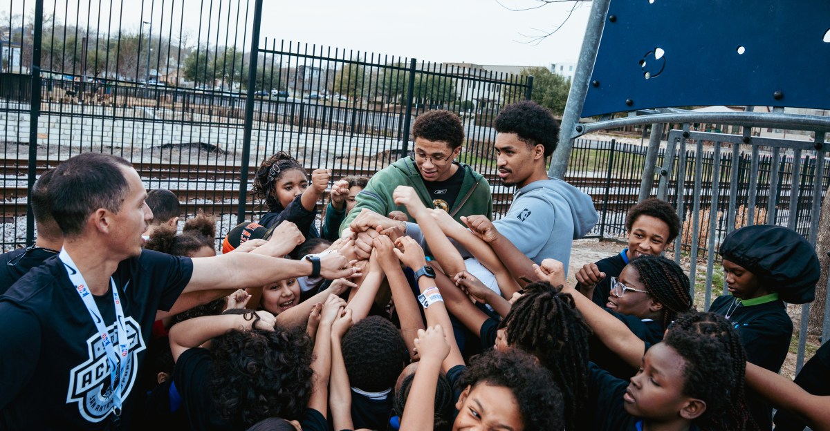 Open Thread: Spurs unveil refurbished court in Austin