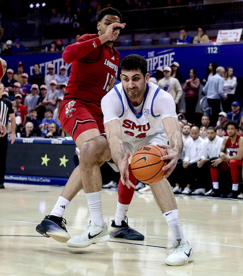 SMU center Samet Yigitoglu (24) goes for a loose ball against Louisville center Sananda Fru...