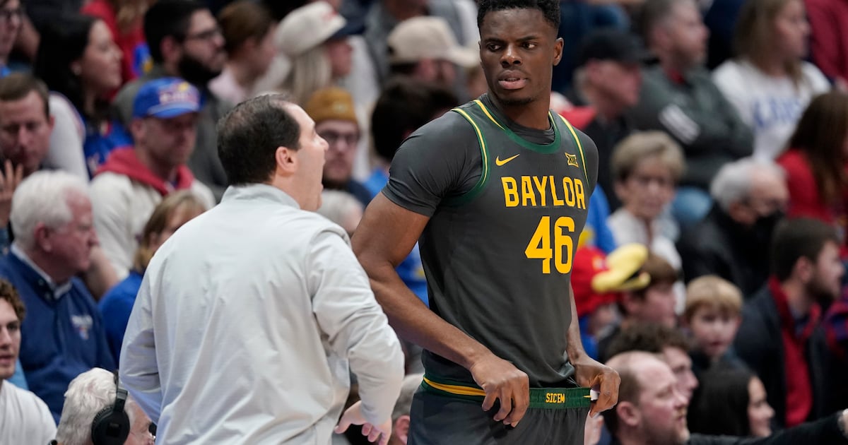 College hoops test the edges of amateurism