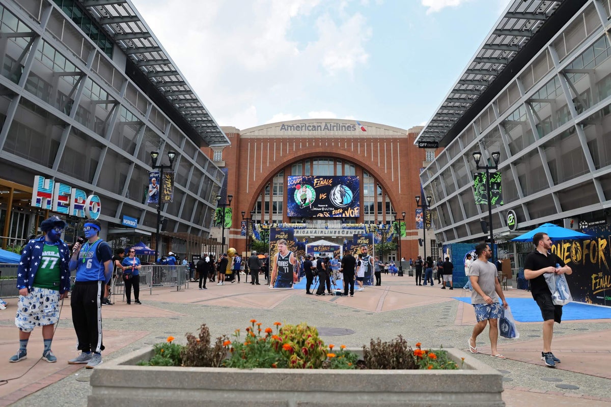 Mavericks hiring CAA Sports to help find naming-rights partner for future arena