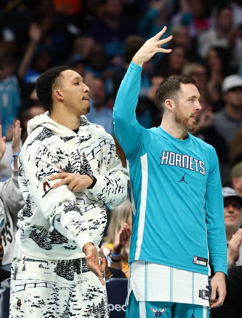 Hornets Bring Back 11-Year Veteran After Waiver Move